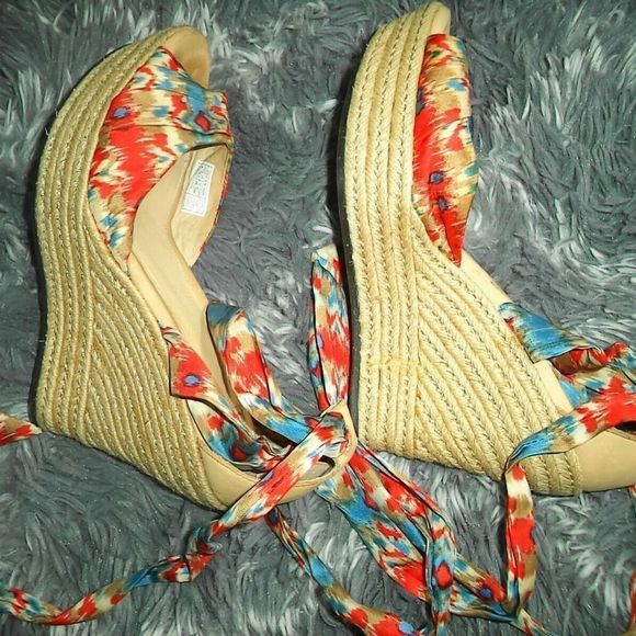 UGG OPEN TOE SANDALS ANKLE TIE WEDGES STRAPPY WRAP LUCIANNA HEELS~WOMENS SIZE 8 - Picture 3 of 9